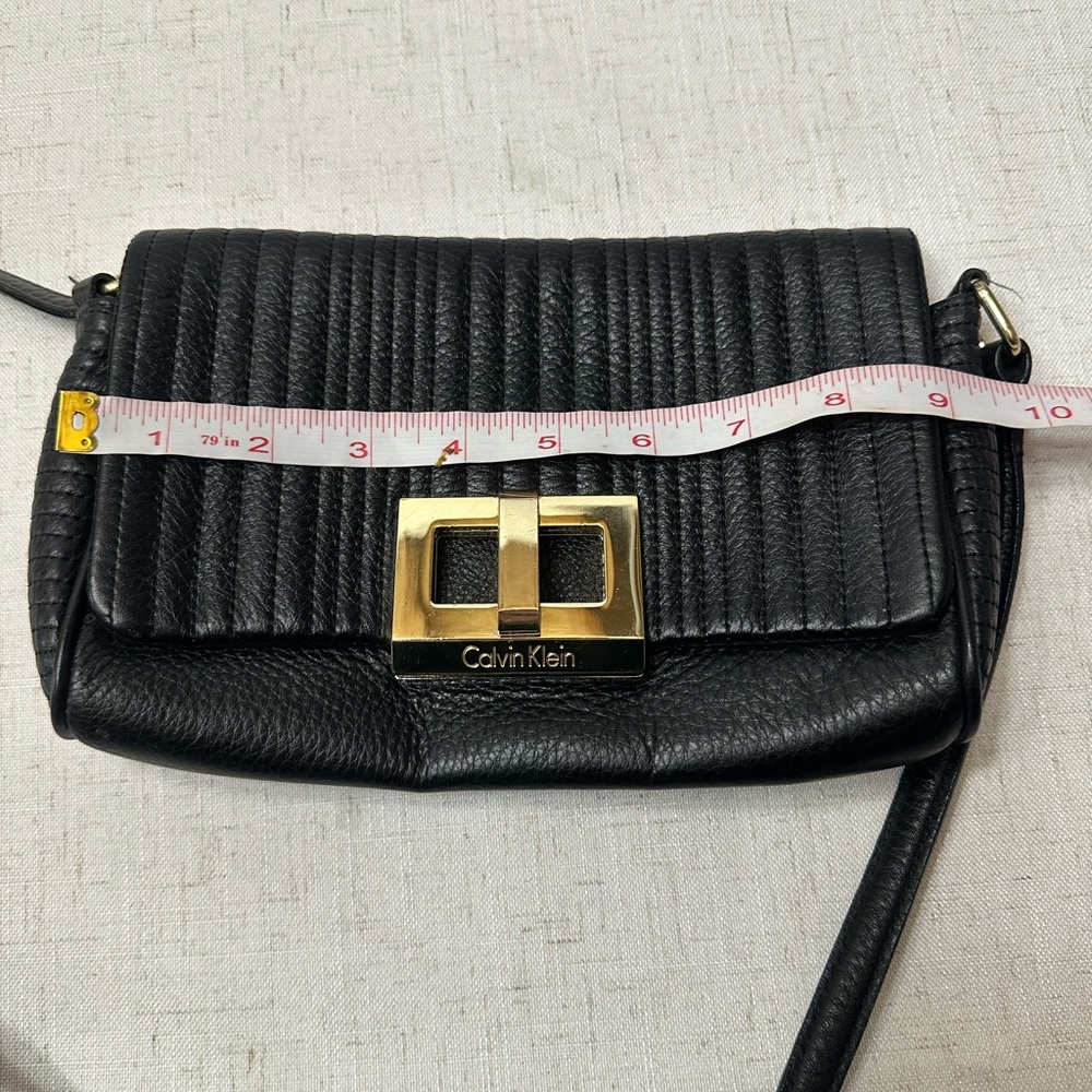 šCalvin Klein Black Quilted Shoulder Bag with Gold-Tone Accent - Picture 7 of 11
